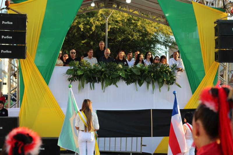ARACATU REALIZA DESFILE CÍVICO DE 7 DE SETEMBRO COM DESTAQUE PARA A SUSTENTABILIDADE