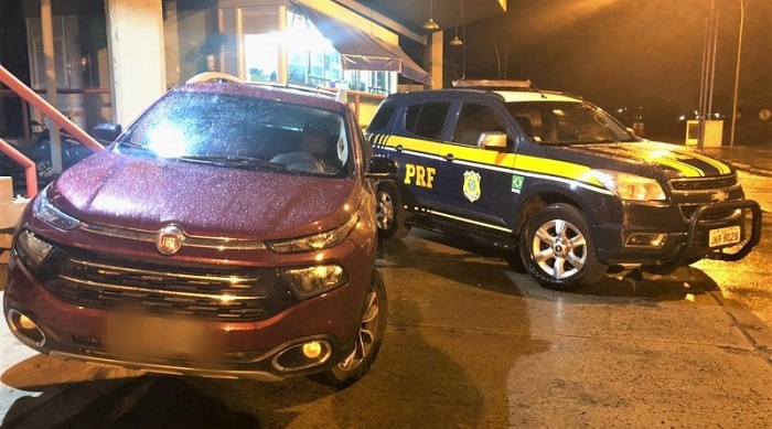 PRF recupera caminhonete e prende motorista por uso de documento falso e receptação em Vitória da Conquista