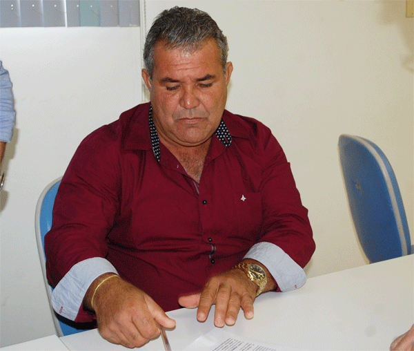 Prefeito e ex-prefeito de Contendas do Sincorá punidos pelo TCM por omissão na cobrança de multa