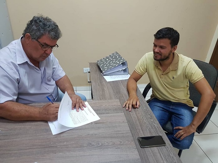 Prefeito assina ordem de serviço para pavimentação de três ruas em Rio do Antônio