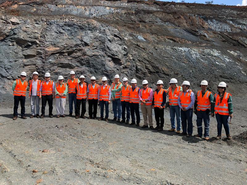 Chineses sobrevoam mina de ferro e ferrovia em Caetité