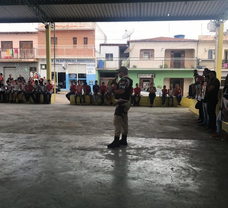 Secretaria de Saúde de Malhada de Pedras realiza caminhada para prevenção dos acidentes de trânsito