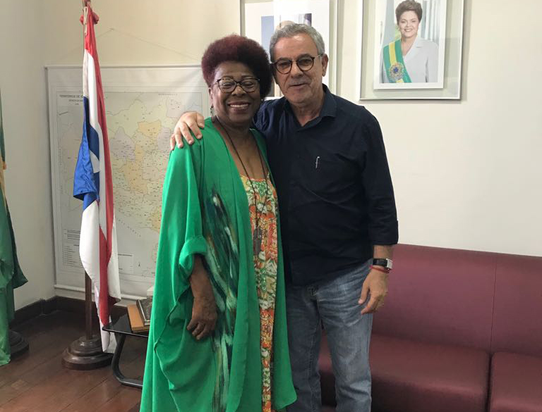 WALDENOR PEDE CELERIDADE NA REFORMA DE CENTRO DE CULTURA CONQUISTENSE