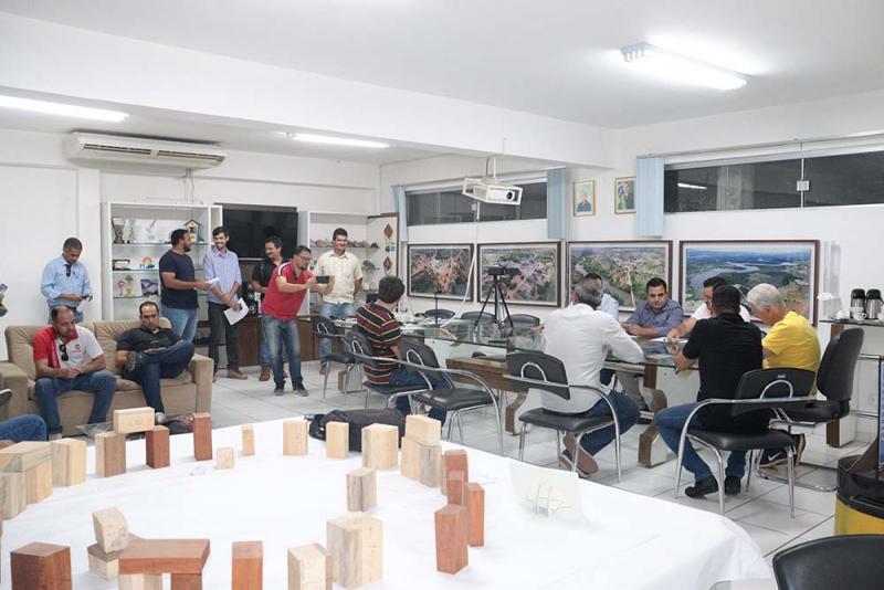 Vereadores participam de assinaturas de Ordens de Serviços de mais de R$ 80 milhões em Brumado