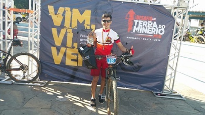 Aracatuense Alex Carvalho fica em primeiro lugar no 'Desafio Terra do Minério', realizado em Brumado