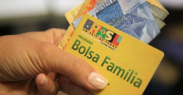 Governo estuda aumentar o valor pago pelo Bolsa Família