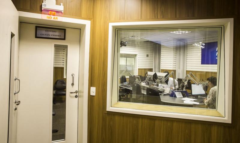 Eleições 2020: Apresentadores pré-candidatos devem se afastar da função em rádio e TV