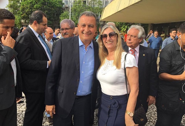 Prefeitura de Malhada de Pedras recebe veículo para apoio na área de saúde do município