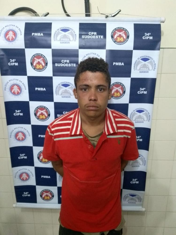 Jovem com varias passagens pela polícia é preso praticando roubo em Brumado