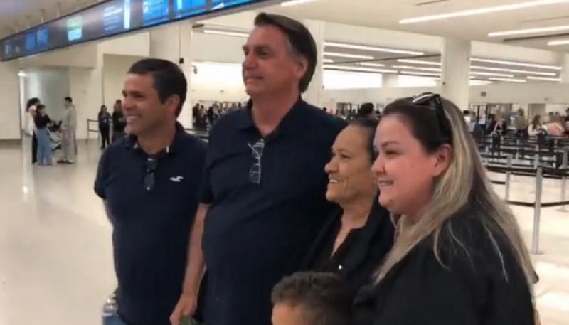 Bolsonaro chega ao Brasil em meio a investigação sobre caso das joias