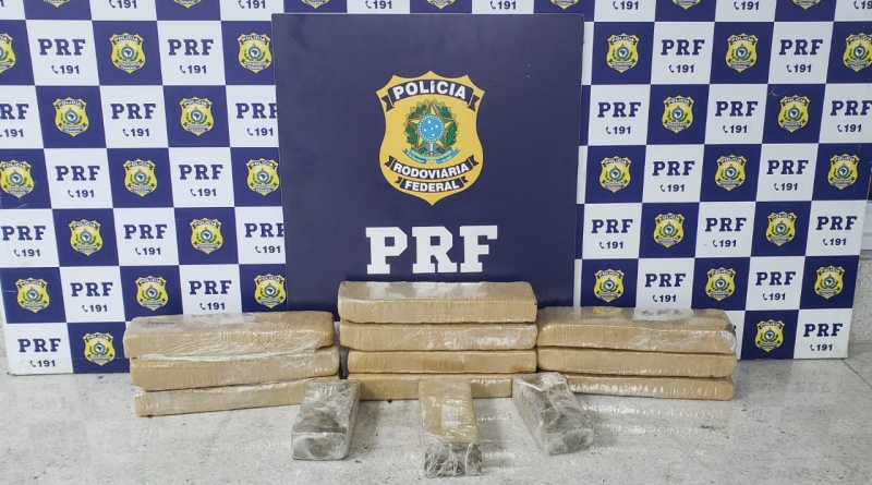 Vitória da Conquista: Após fuga e suspeito provocar acidente na rodovia, PRF encontra 10 Kg de maconha em carro alugado