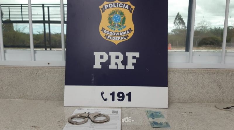 Vitória da Conquista: Caminhoneiro é preso com anfetamina e dinheiro falso