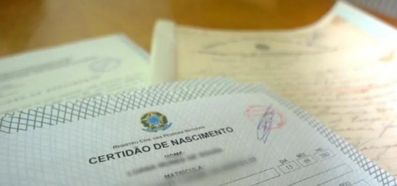 Mais de 12 mil crianças nascidas no último ano foram registradas sem nome do pai na Bahia