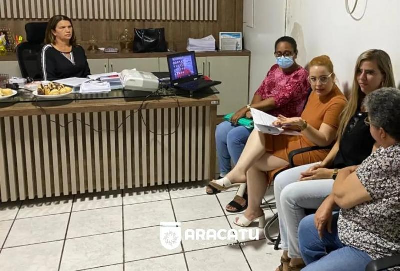 Prefeita de Aracatu se reúne com superintendência e diretoria regional de vigilância de saúde para planejar ações de controle a esquistossomose na cidade