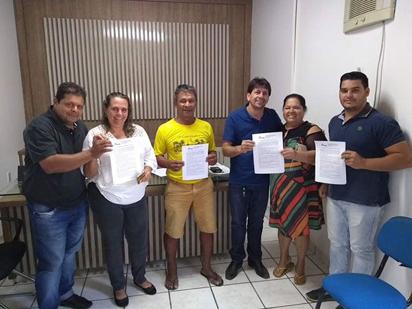 Mais emprego e renda: Prefeito de Aracatu entrega chaves de quiosques para comerciantes