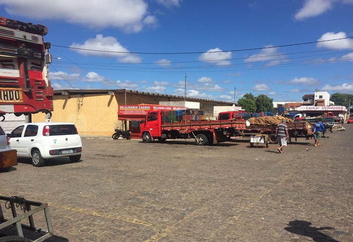 Homem é detido no mercado municipal de Brumado acusado de tentar atear fogo em moradores de rua