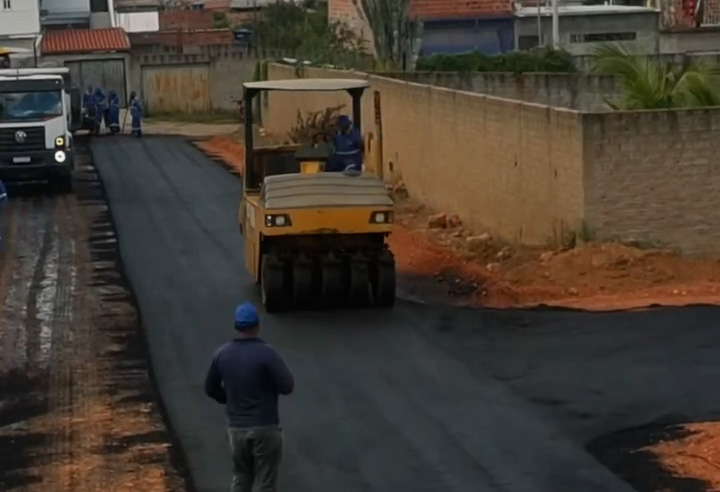 Obras de asfaltamento no Bairro Portinari entram em fase final em Aracatu