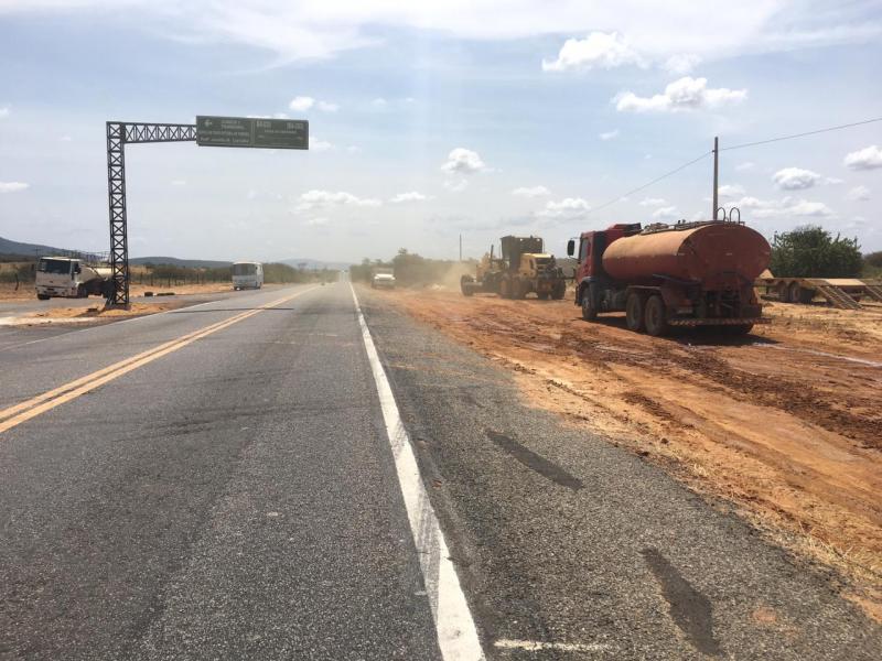 Prefeitura de Brumado intensifica obras da rotatória que liga BR-030 a comunidade de Tamboril