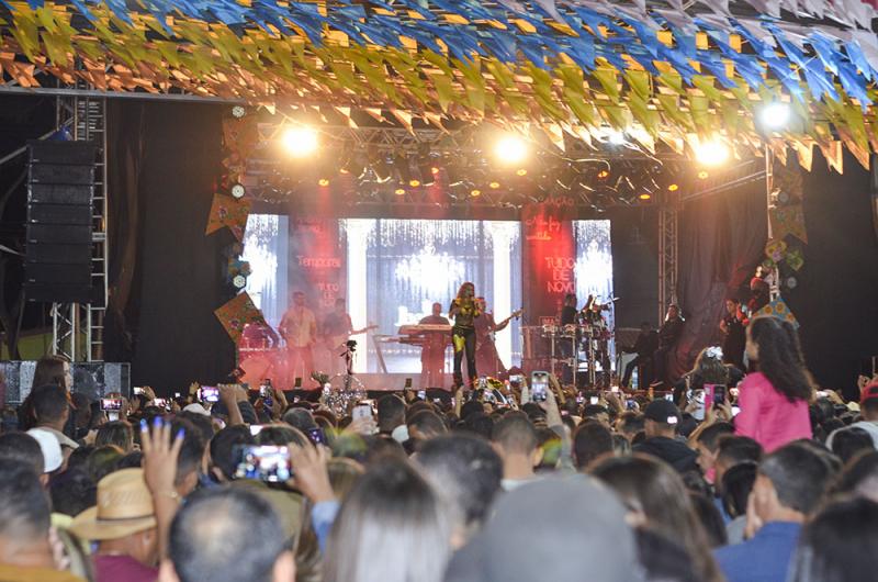 Segunda noite de Shows no São Pedro tem apresentação de Joelma que atraiu grande público
