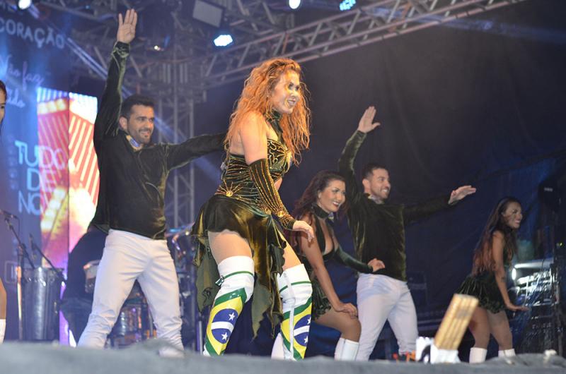 Segunda noite de Shows no São Pedro tem apresentação de Joelma que atraiu grande público