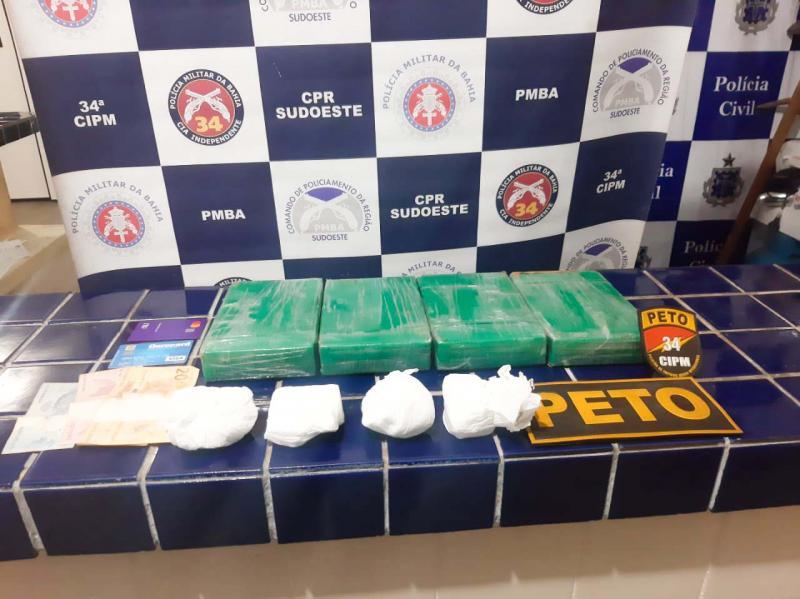 Homem é preso com grande quantidade de drogas no bairro Olhos D'água em Brumado