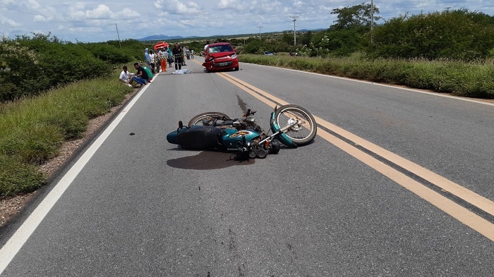 Veículo com placa de Barra da Estiva colide com motocicleta e deixa vitima fatal próximo a Sussuarana 