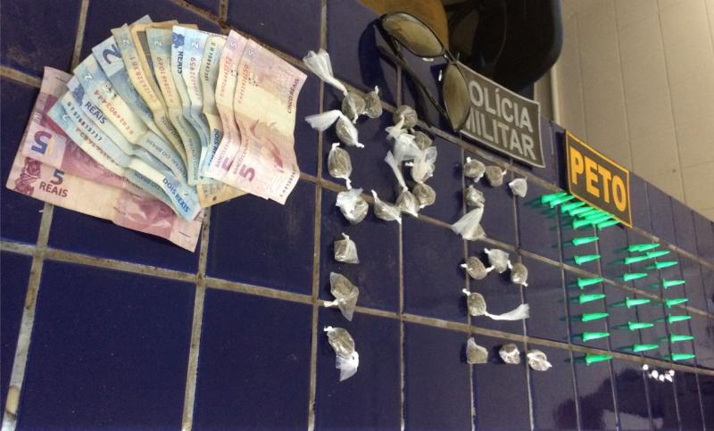 Polícia apreende drogas no bairro Irmã Dulce em Brumado; uma mulher foi presa