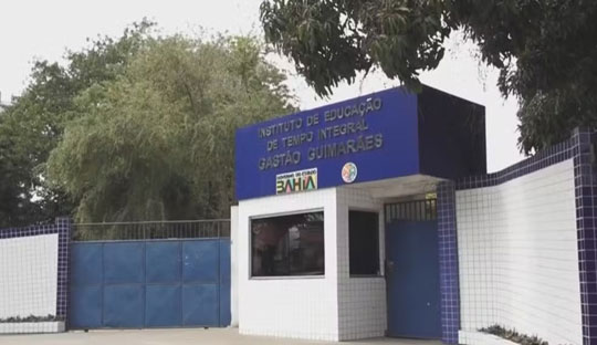 Diretora é afastada na Bahia após proibir estudante autista de levar lanche para colégio