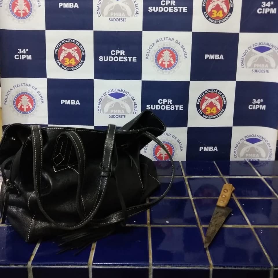 Brumado: Homem é preso após roubar bolsa de mulher em restaurante na Praça da Prefeitura