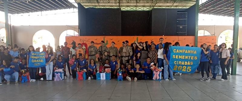 Polícia Militar e alunos de escola municipal realizam ação beneficente em Ituaçu