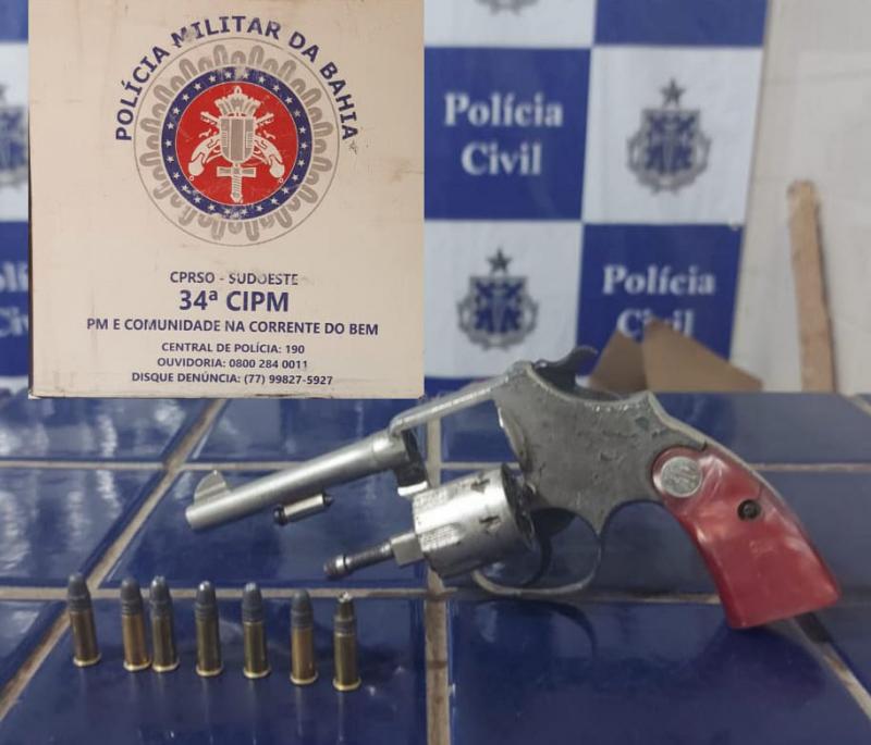 PM prende indivíduos por porte ilegal de arma de fogo em Presidente  Jânio Quadros 