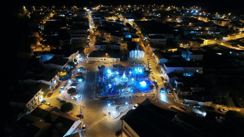 Decoração natalina é entregue a população em Malhada de Pedras