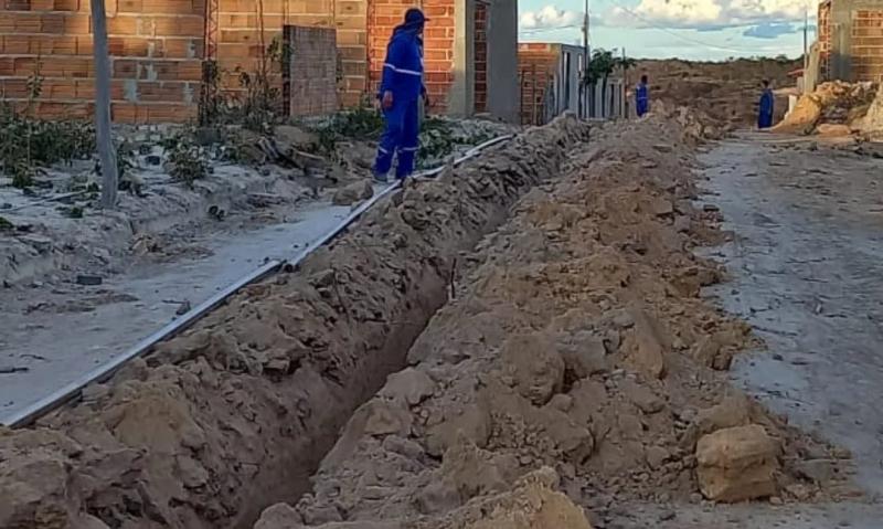 Prefeitura de Aracatu e Embasa trabalham em parceria para levar água encanada a moradores do Bairro Alto da Boa Vista