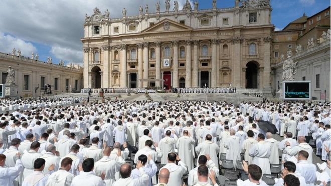 'O Vaticano é uma organização gay': o polêmico livro que diz revelar a corrupção e a hipocrisia na Igreja