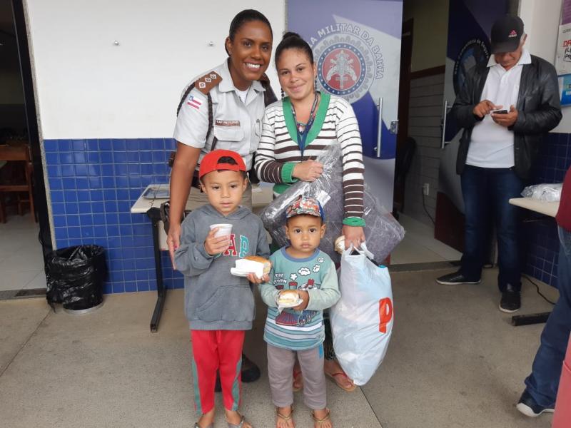 BCS de Vitória da Conquista doa agasalhos e cobertores para moradores 