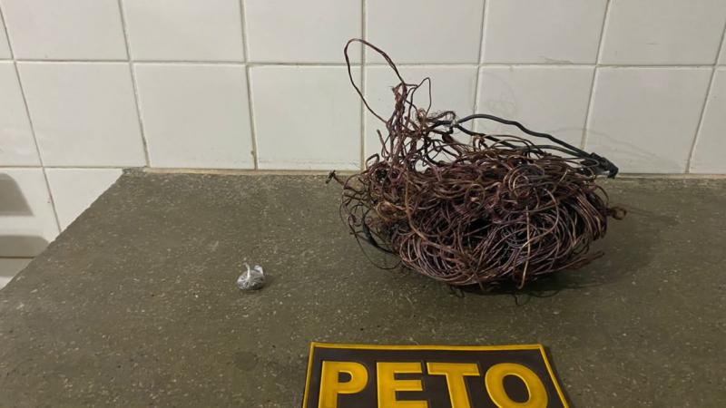 Brumado: Elementos são levados a delegacia por porte de droga e suspeita de receptação de cobre