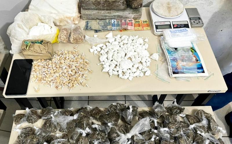 Mulher é presa acusada de transportar grande quantidade de drogas em Vitória da Conquista