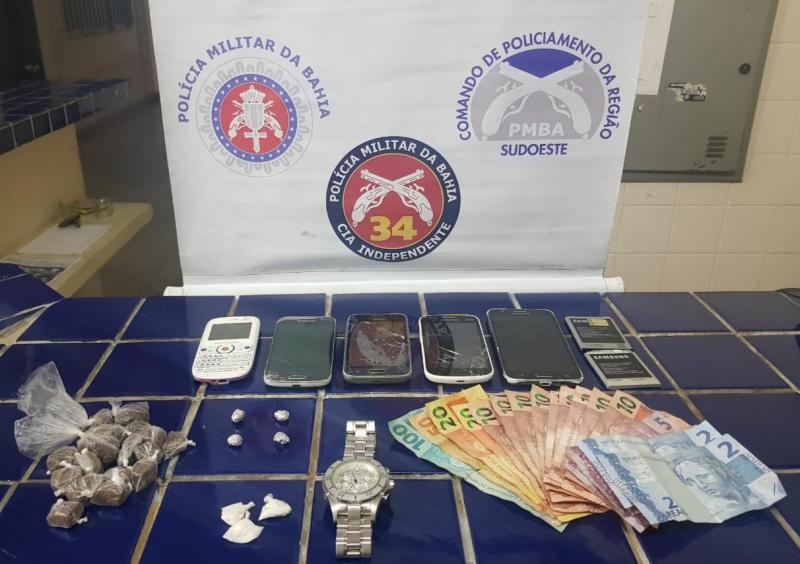 Homem é preso por tráfico de drogas no bairro Olhos D’água em Brumado