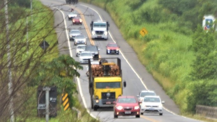 Durante Operação Independência, PRF faz flagrantes de ultrapassagens irregulares nas estradas da Bahia