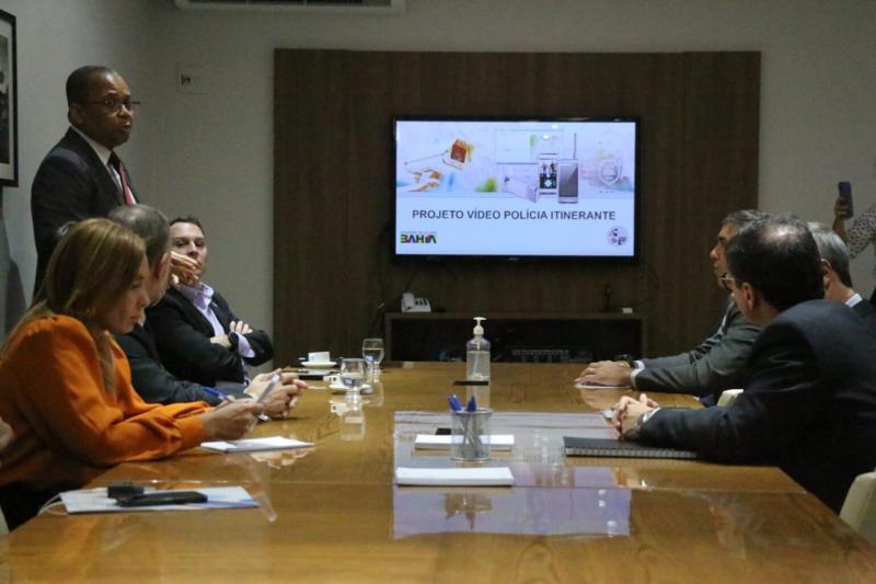 Parceria da SSP e UPB busca ampliar a segurança nos municípios baianos com o Video-Polícia Itinerante