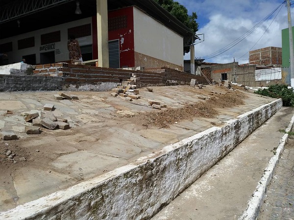 Prefeitura de Aracatu realiza obras no canteiro do Mercado Municipal