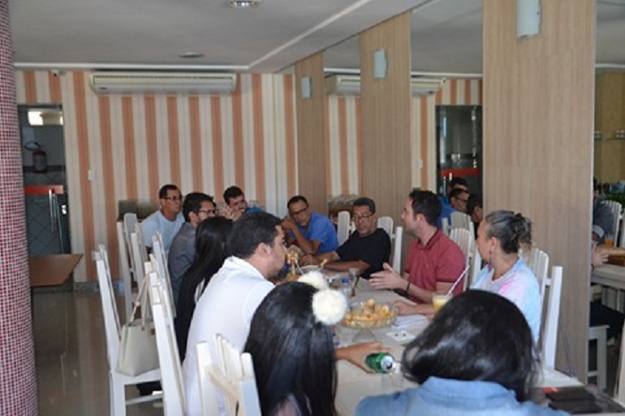 Fabrício Abrantes amplia diálogo com imprensa brumadense