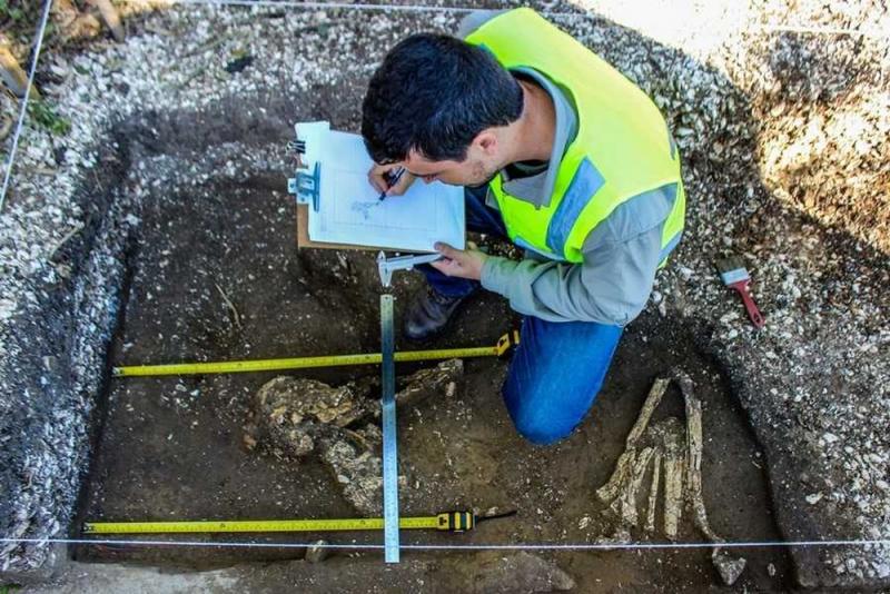 Dois esqueletos de 5,8 mil anos são achados ao lado de obras em Santa Catarina