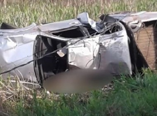 Três pessoas morrem e outras quatro ficam feridas após caminhonete capotar em Ilhéus