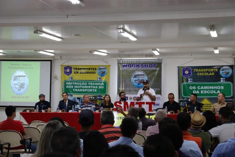 Departamento de trânsito e transportes realiza workshop para educar condutores