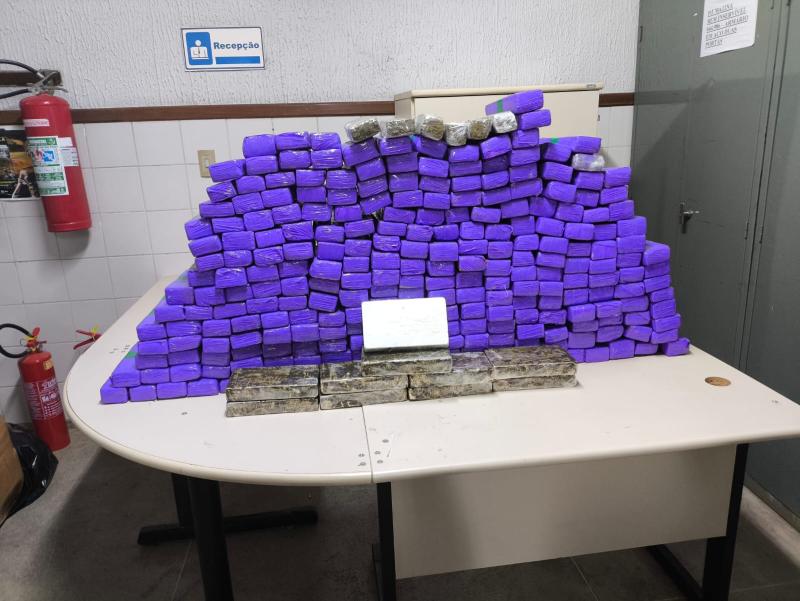 Polícia Rodoviária (CIPRv/BRUMADO), apreende grande quantidade de droga na Ba - 026