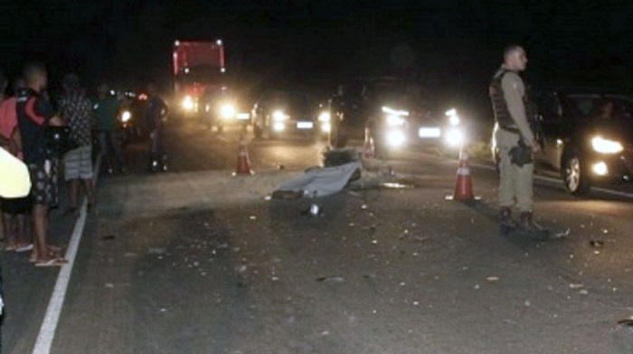 Motocicleta e trator se chocam e homem morre em Livramento