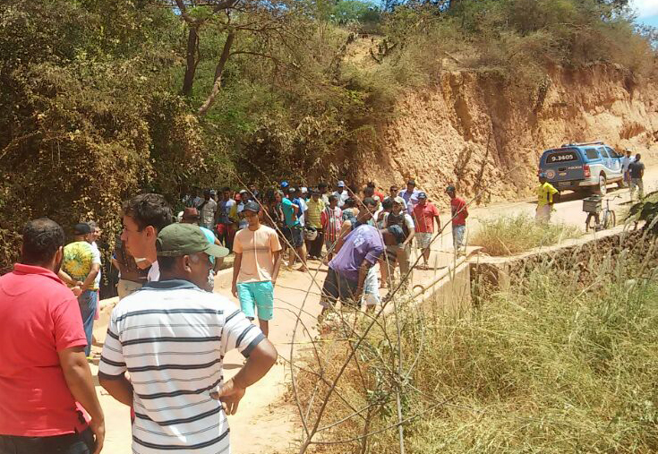 Homem morre após perder controle de moto e cair de uma ponte em Ituaçu