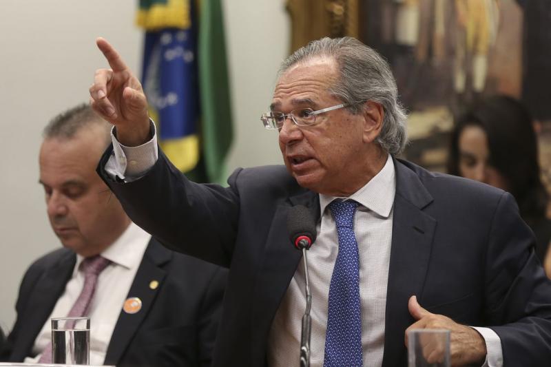 Ministro diz que gasto com aposentadoria é 10 vezes maior do que com educação