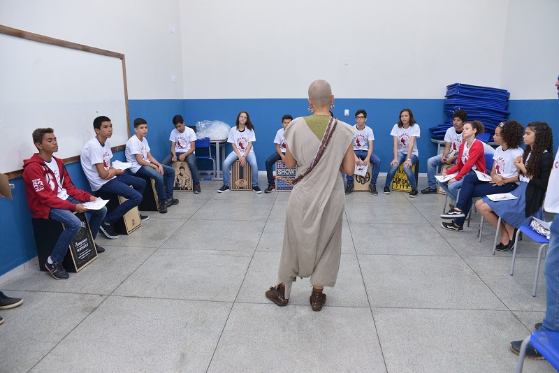 Escolas de Brumado recebem projeto musical gratuito